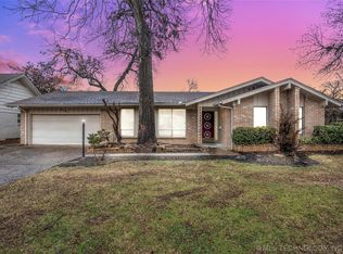 2121 E 52nd St, Tulsa, OK 74105