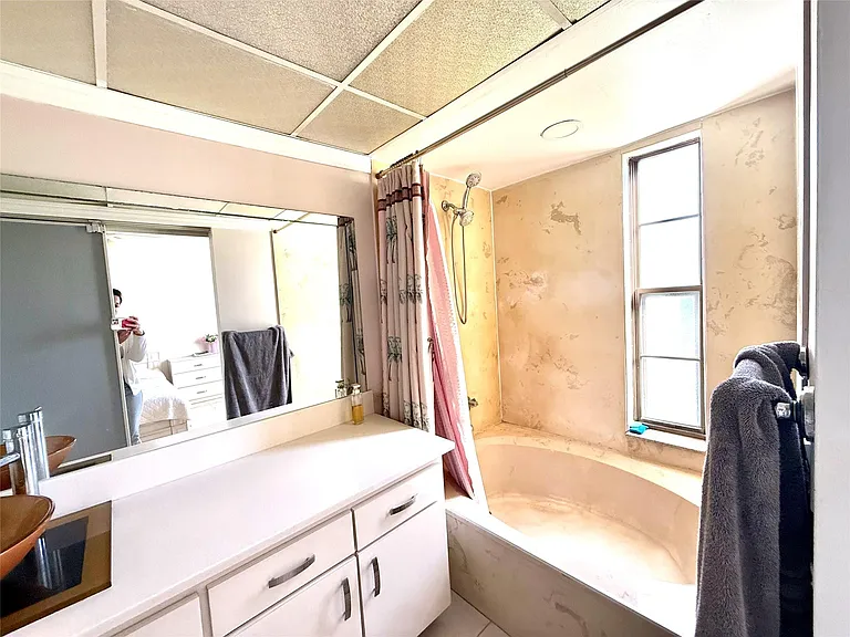 9440 SW 8th St #308 — Photo 15