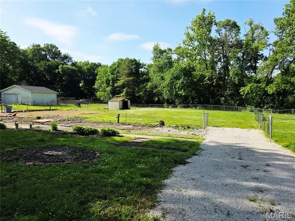 504 S 29th St, Belleville, IL 62226