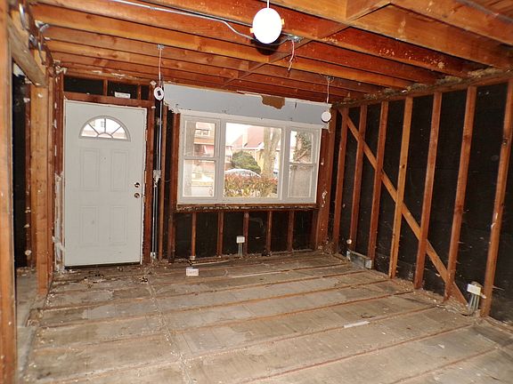 5th image of 124 46th Ave