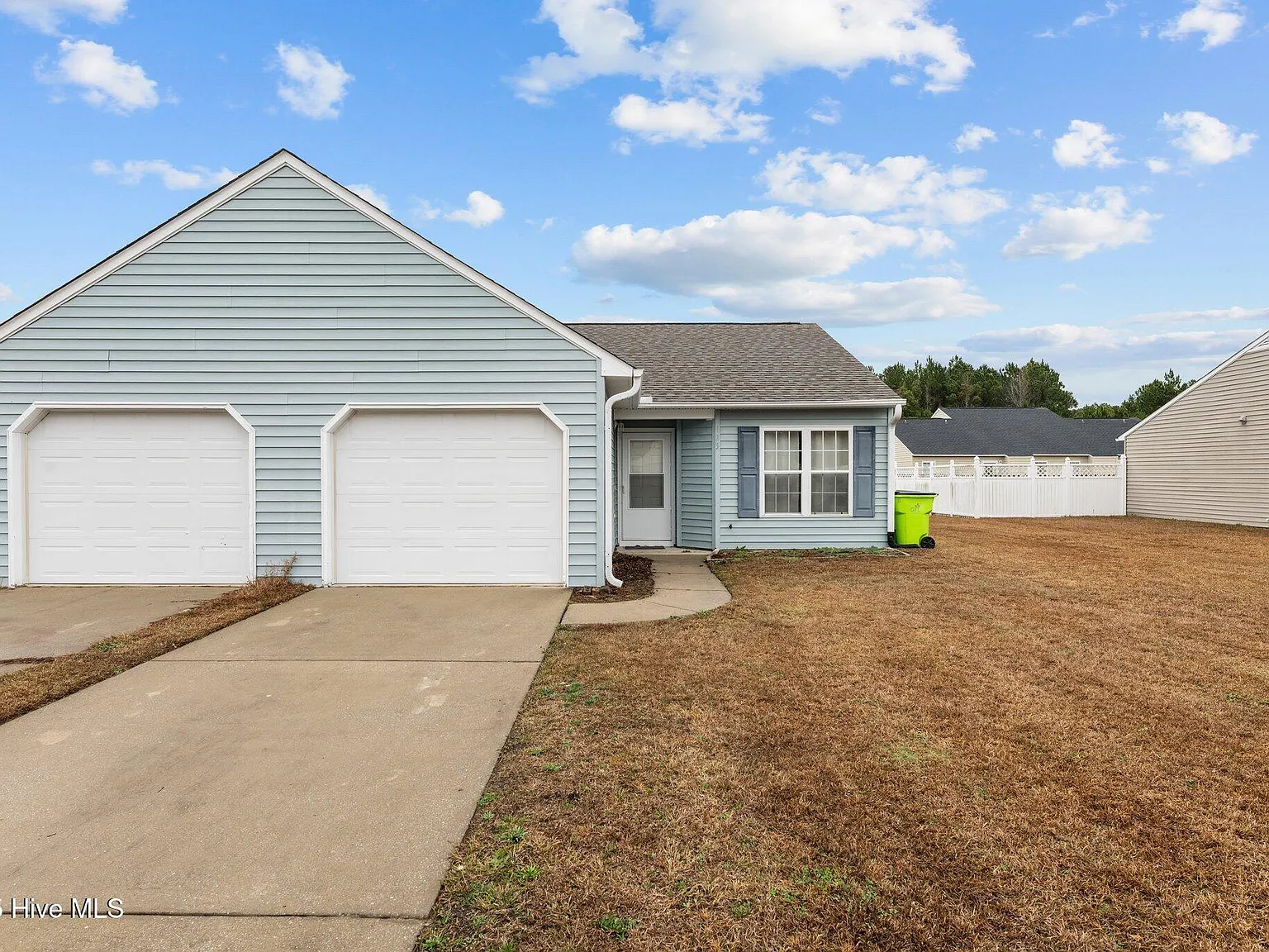 2 bed, 2.0 bath, 972 sqft, $1,375 — Photo 3