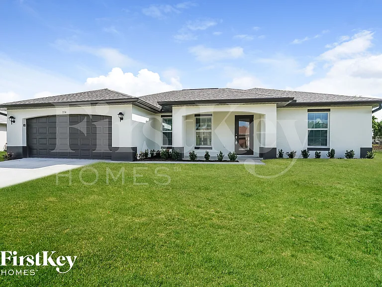 1114 SW 40th Ter — Photo 1