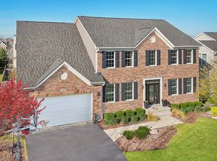 2385 Bluewater Dr, Wauconda, IL 60084