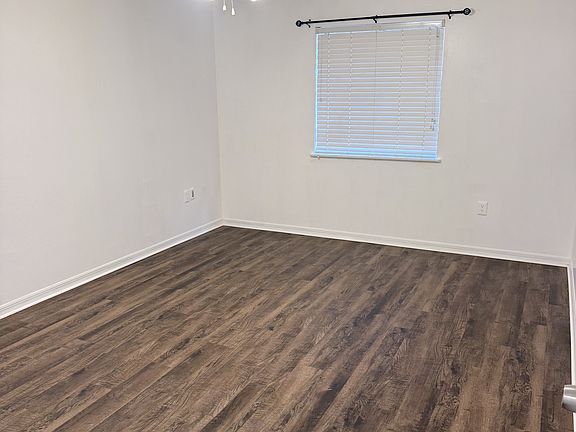 5th image of 180 Waterfall Way Unit 101