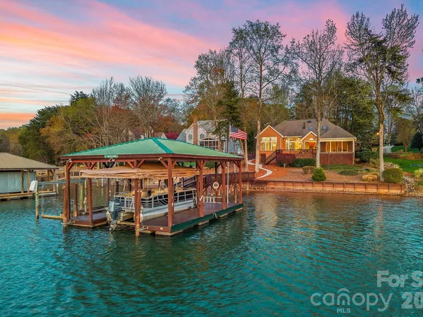 124 Hunter Spring Ln, Mooresville, NC 28117