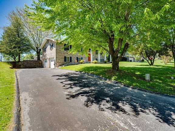 3rd image of 212 Collingwood Dr