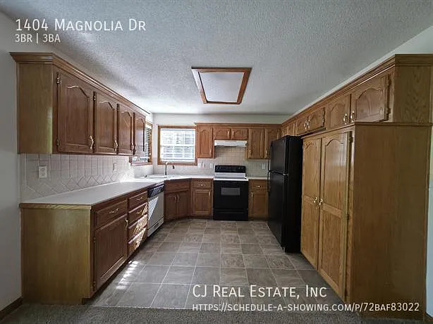 1404 Magnolia Dr — Photo 4