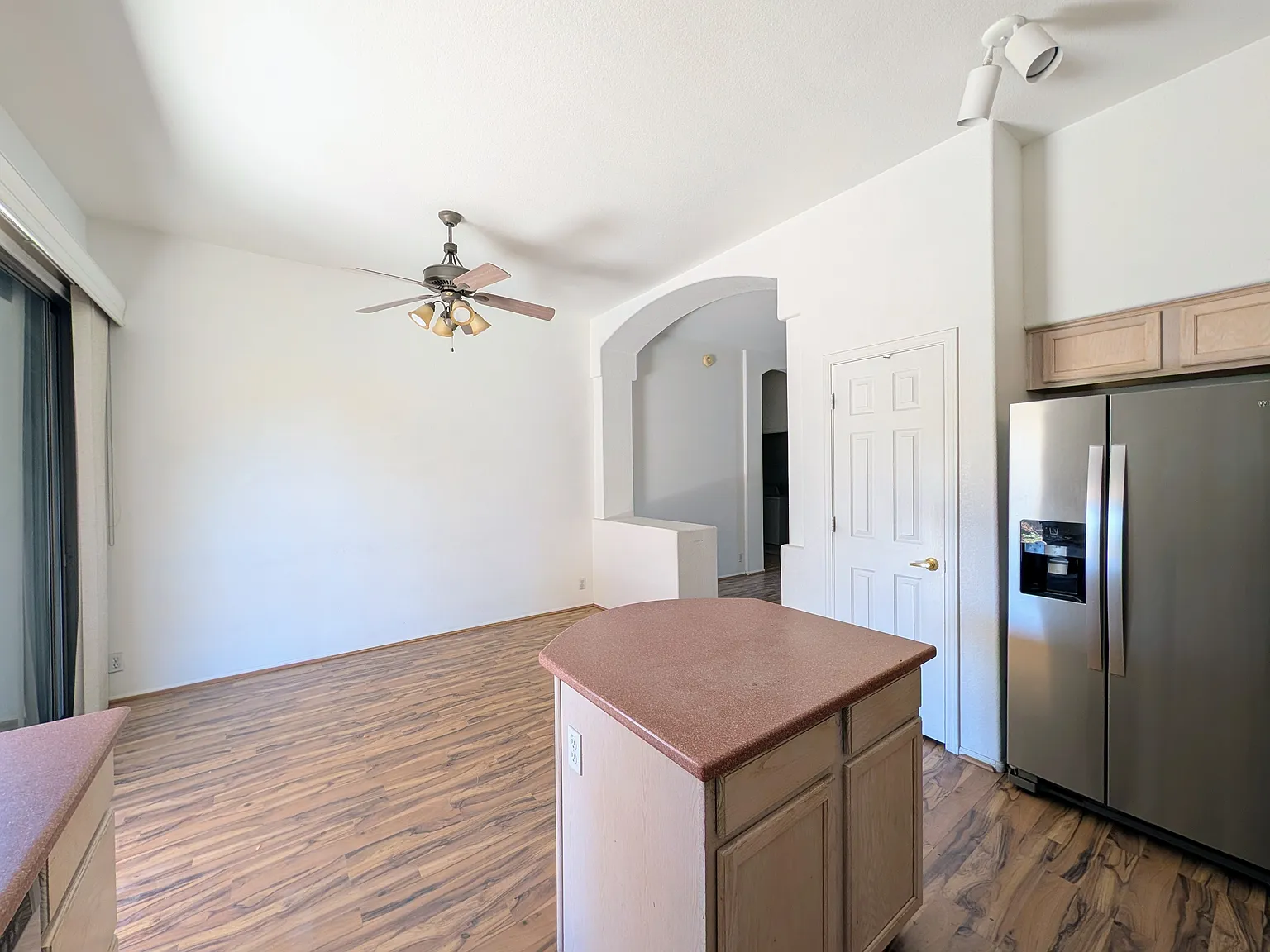 3 bed, 1594 sqft, $2,098 — Photo 2