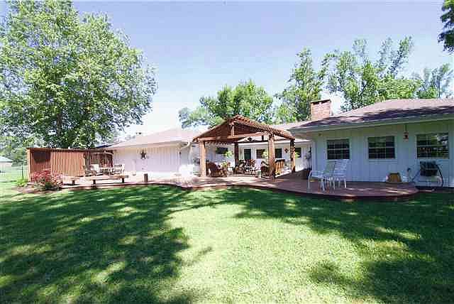 1st image of 204 Greenwood Dr