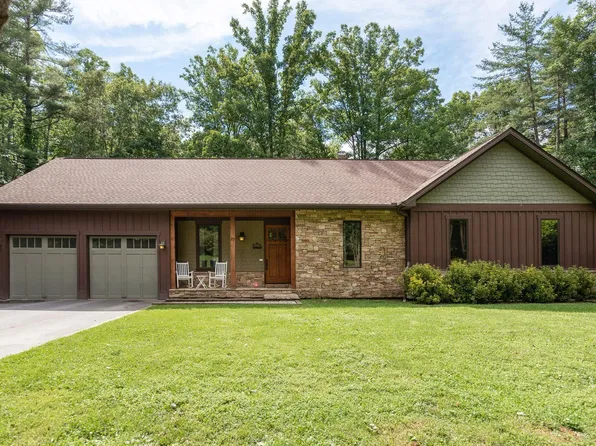 27 Lands End Dr W, Hendersonville, NC 28791