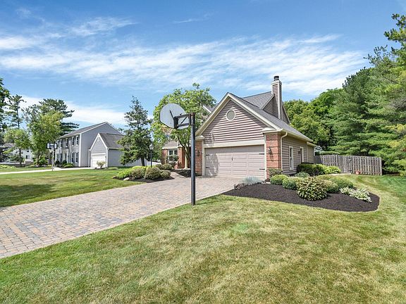 3rd image of 263 Barrington Dr