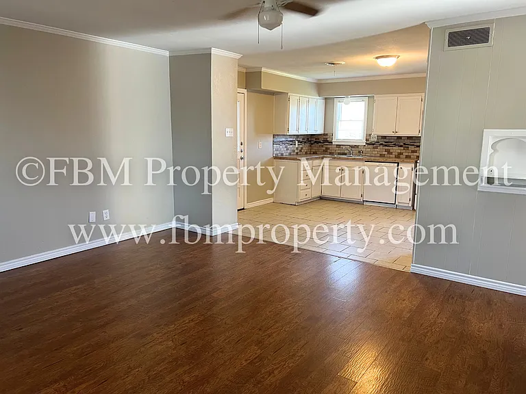 3015 Winfield Dr — Photo 4