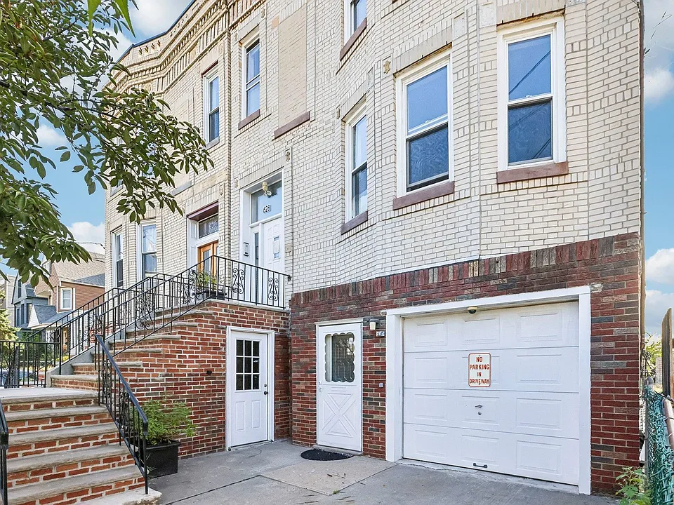 628 Palisade Ave #2