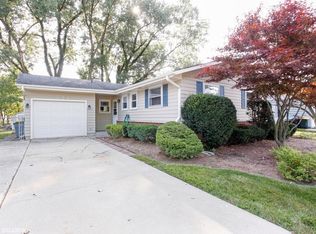 521 Indianwood Dr, Carol Stream, IL 60188