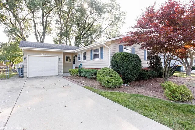 521 Indianwood Dr photo 1