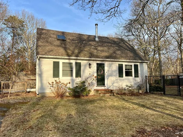 50 Lauries Ln, Barnstable, MA 02630