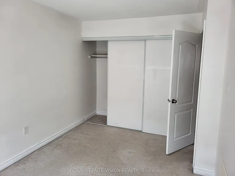 715 Agnew Cres #UPPER — Photo 19