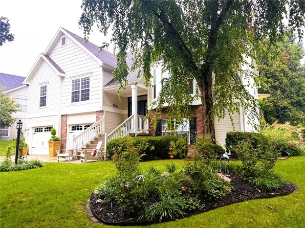 3703 Durham Ct, Saint Joseph, MO 64506