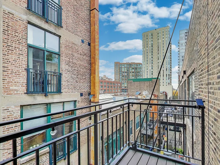 375 W Erie St #522 — Photo 18