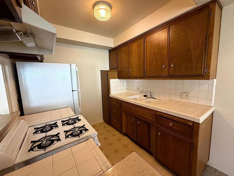 307 N Curtis Ave — Photo 7