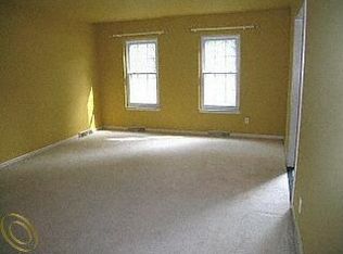 8662 Thorntree Dr, Grosse Ile, MI 48138