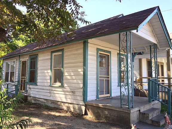 2nd image of 1718 San Fernando St