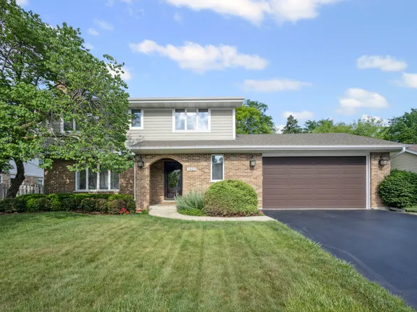 1923 N Carlyle Pl, Arlington Heights, IL 60004