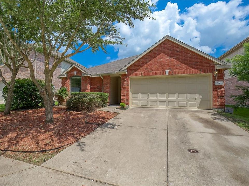 1st image of 601 Twin Knoll Dr