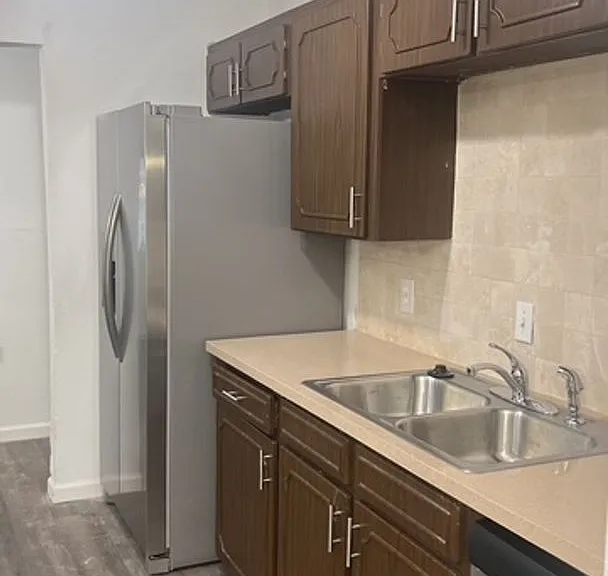 405 Bryan Dr — Photo 9