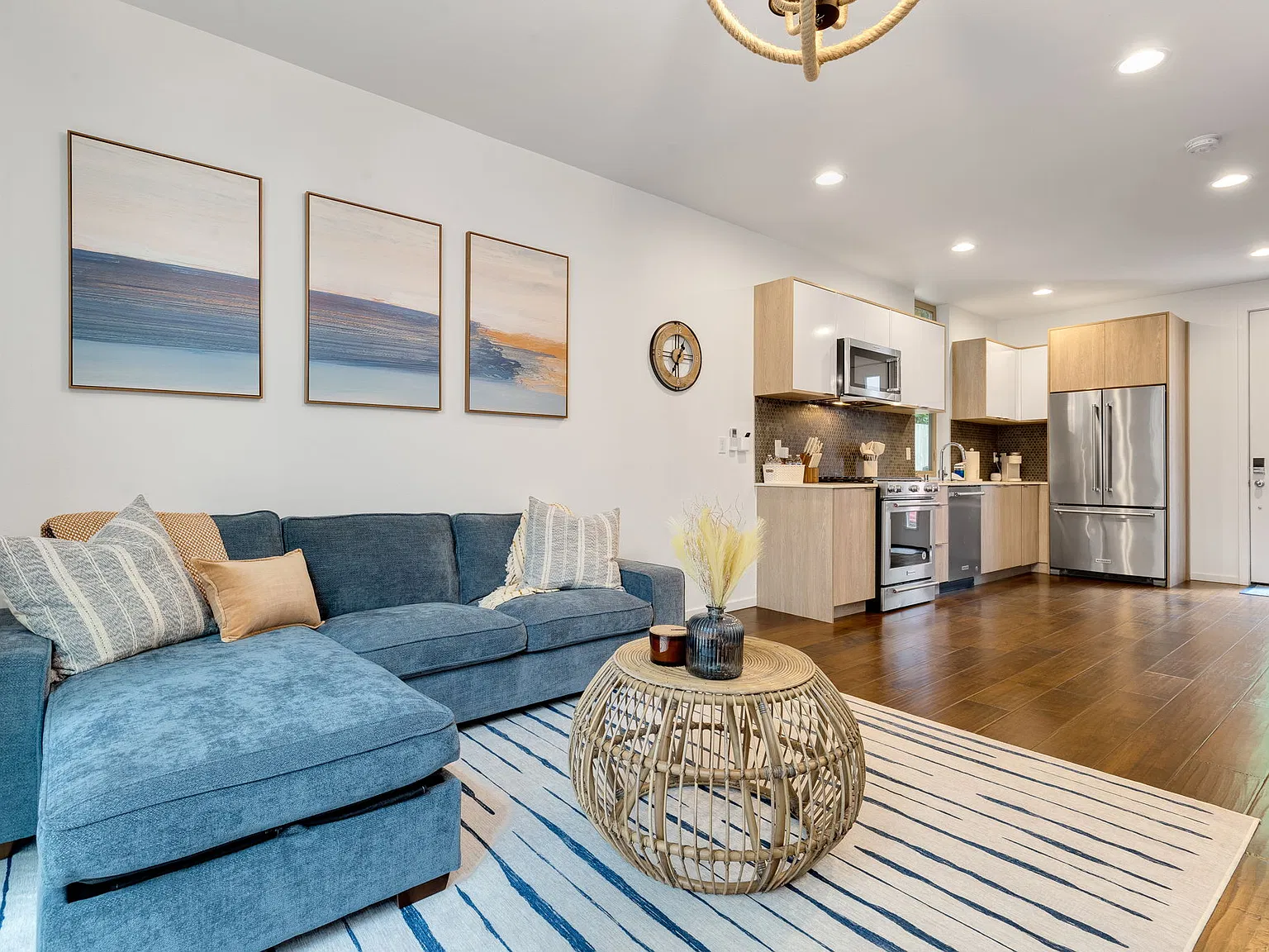 2 bed, 1350 sqft, $4,500 — Photo 3