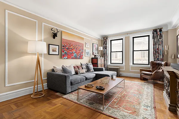 Sold by R New York | media 4