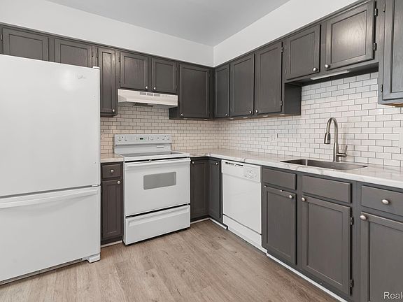 5th image of 424 Baldwin Ave APT 81