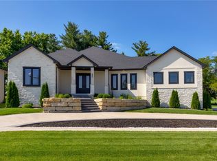 685 Silverleaf Ln, Waukee, IA 50263