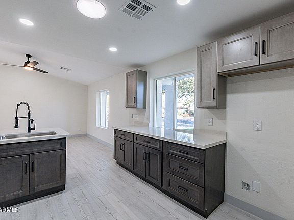 4th image of 4451 E VOLTAIRE Avenue
