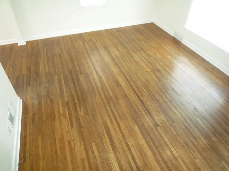 Living room floors, natural and real hardwood