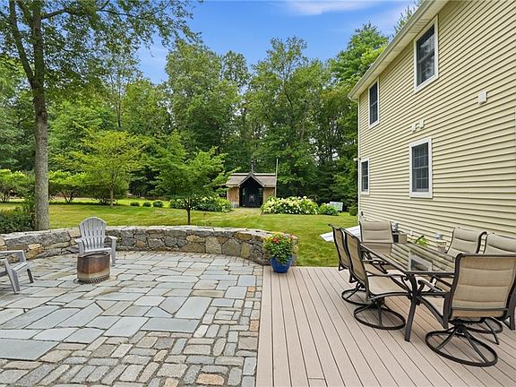 4th image of 229 Huntinghouse Rd