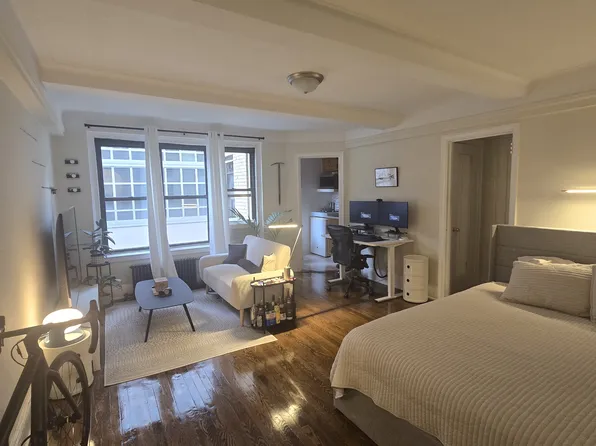 310 East 55th Street image 1 of 5