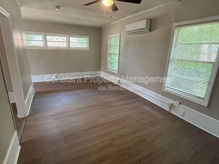 614 W Poplar St — Photo 7