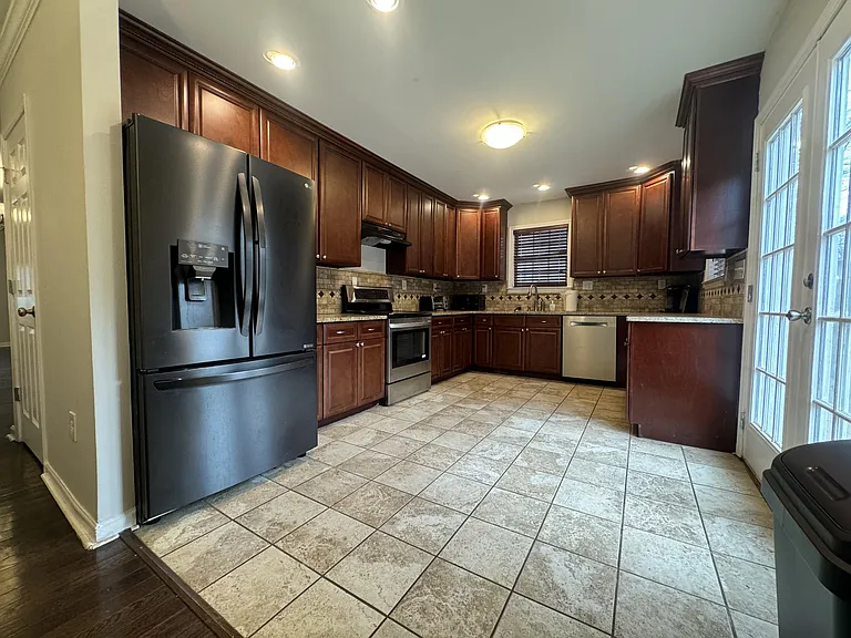 2483 Memorial Dr SE — Photo 8