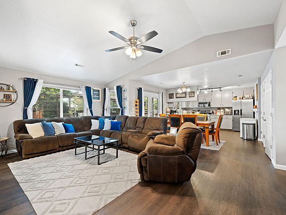 5th image of 1070 Dara Ct