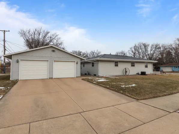 1147 Meadow Ln, Neenah, WI 54956