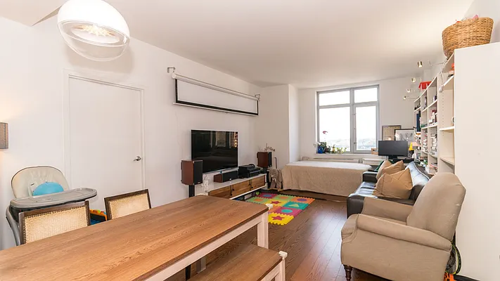 Sold by Silverstone Group USA Corp. | media 68