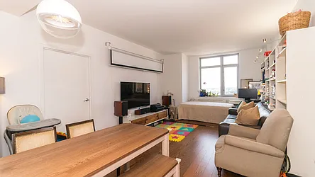 Sold by Silverstone Group USA Corp.