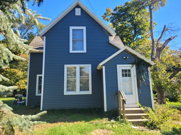 2 bed, 1.0 bath, $1,250, 217 S Waverly Rd #2, Holland, MI 49423