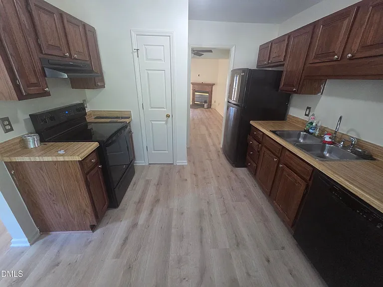 6550 Thetford Ct — Photo 13