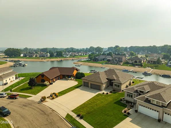 4126 Bayport Pl SE, Mandan, ND 58554