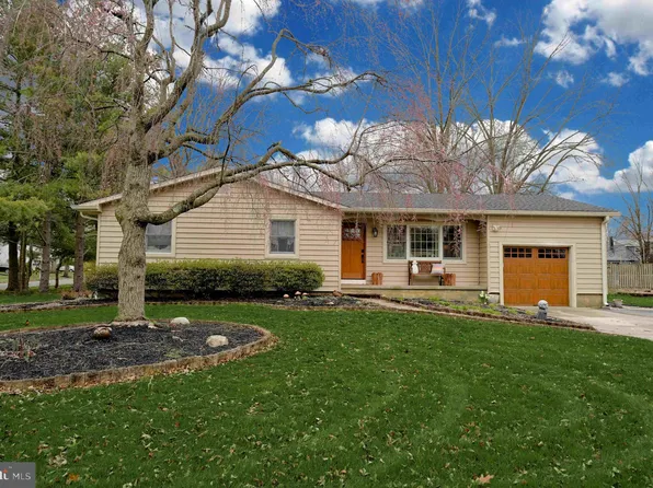 1 Glen Oak Dr, East Windsor, NJ 08520