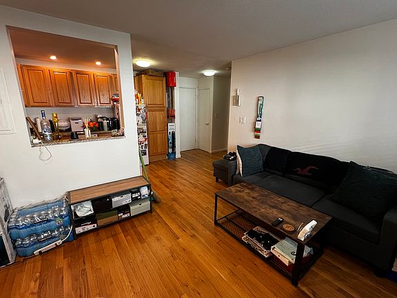4th image of 15 Euston Rd APT 14