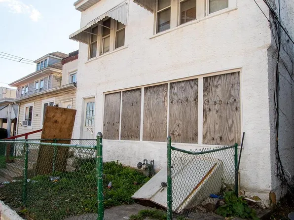 1434 Summit St, Marcus Hook, PA 19061