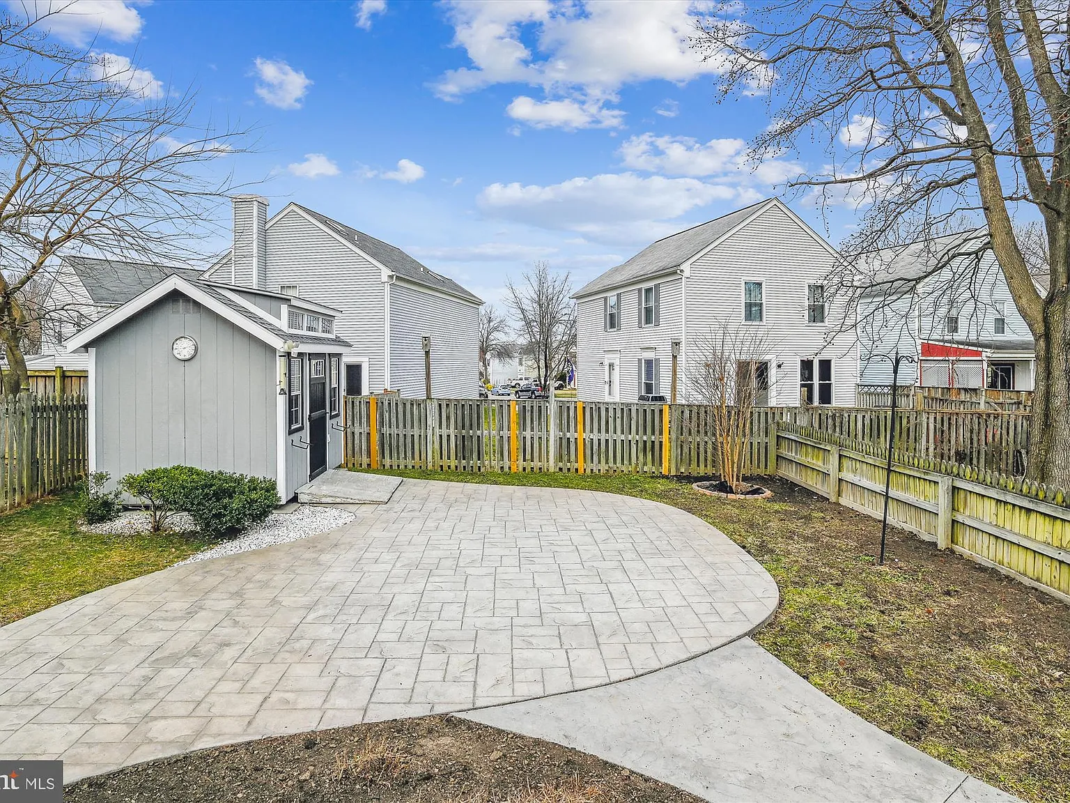 2 bed, 735 sqft, $2,300 — Photo 4